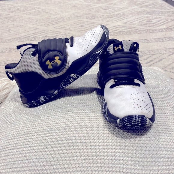 under armor basketball shoes